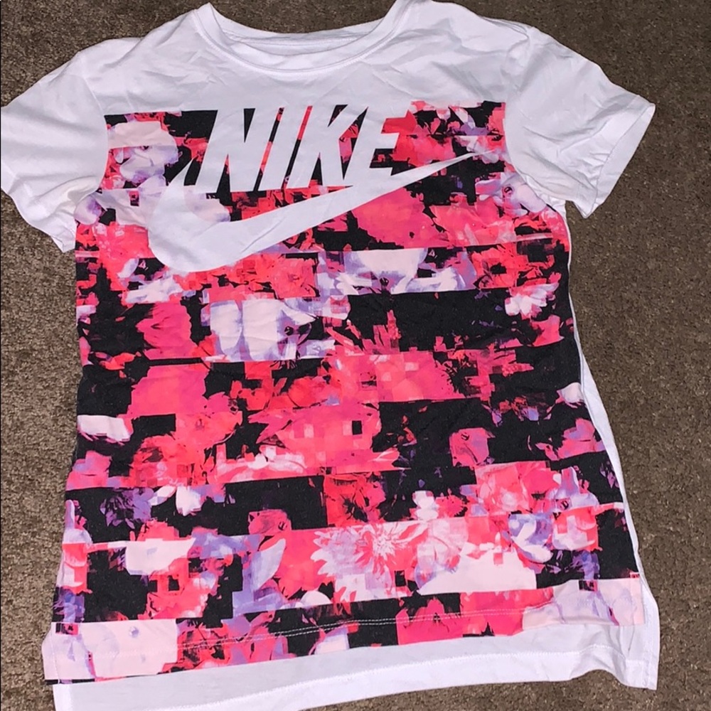 Girls Nike t shirt.
